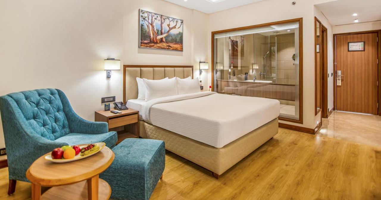 Hotel Golden Tulip Jalandhar Exterior foto