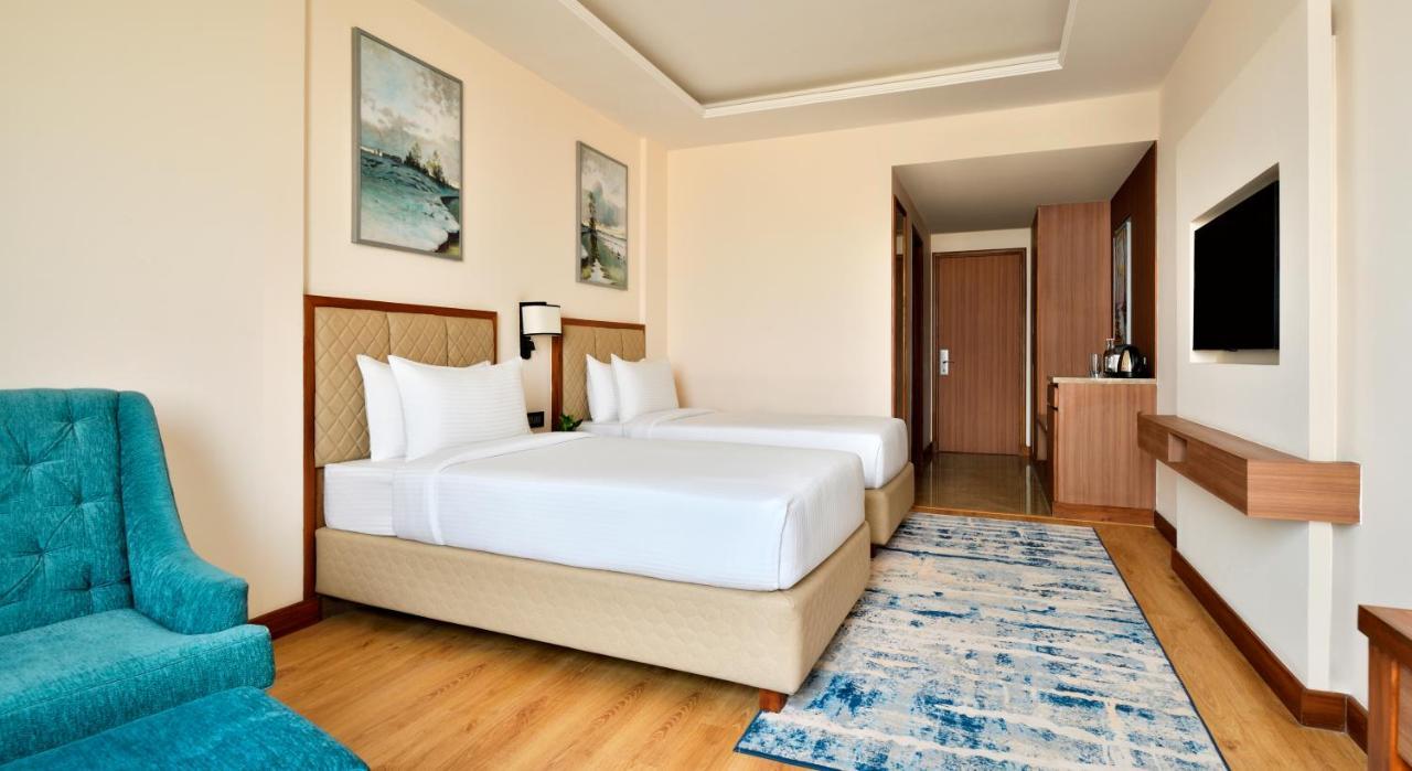 Hotel Golden Tulip Jalandhar Exterior foto